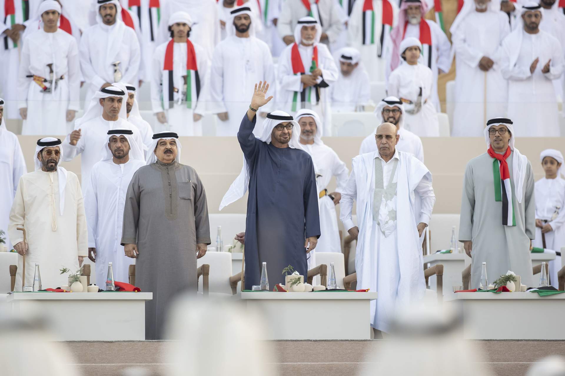 Los presidentes de EAU y Mauritania junto al rey de Bahréin. (WAM)