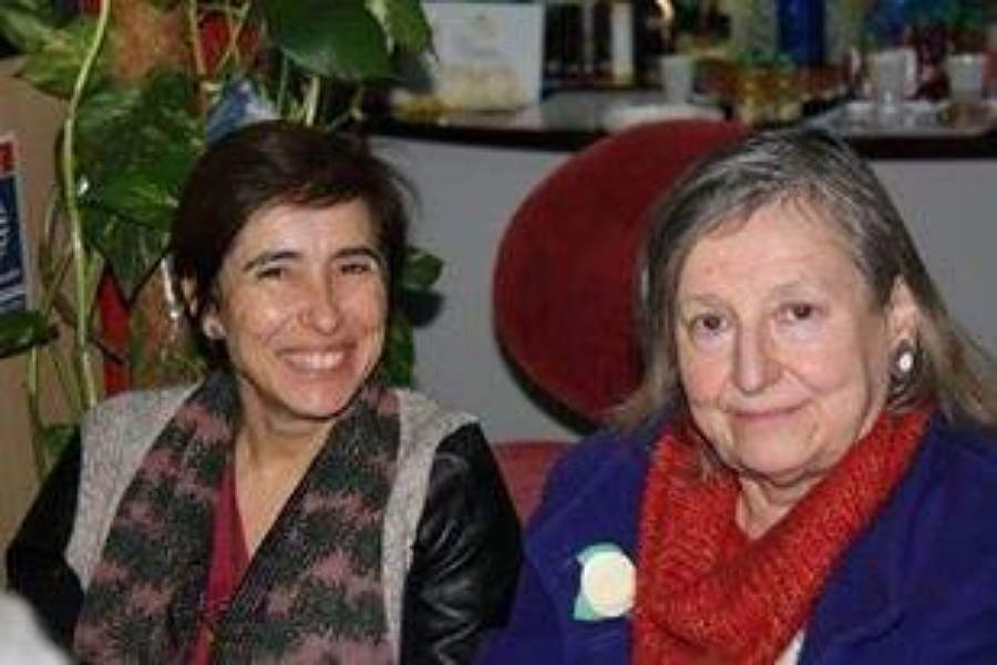 Carmen Ruiz Bravo, junto a Luisa Mora, directora de la Biblioteca Islámica.
