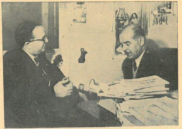 Jorge Sabaj, a la izquierda, junto al escritor Yaqub Al Awdat.