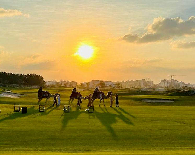 Los Reyes Magos encontraron en el Club de Golf de Saadiyat Beach una espectacular puesta en escena. (Cedida)