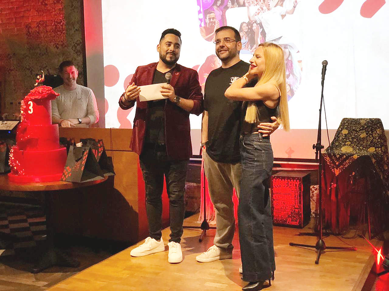 Premio para el español que más veces ha visitado Lola Taberna. (Cedida)