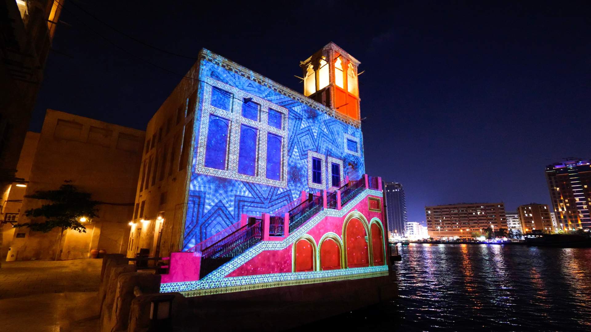 Iluminación de edificios en Dubai. (WAM)