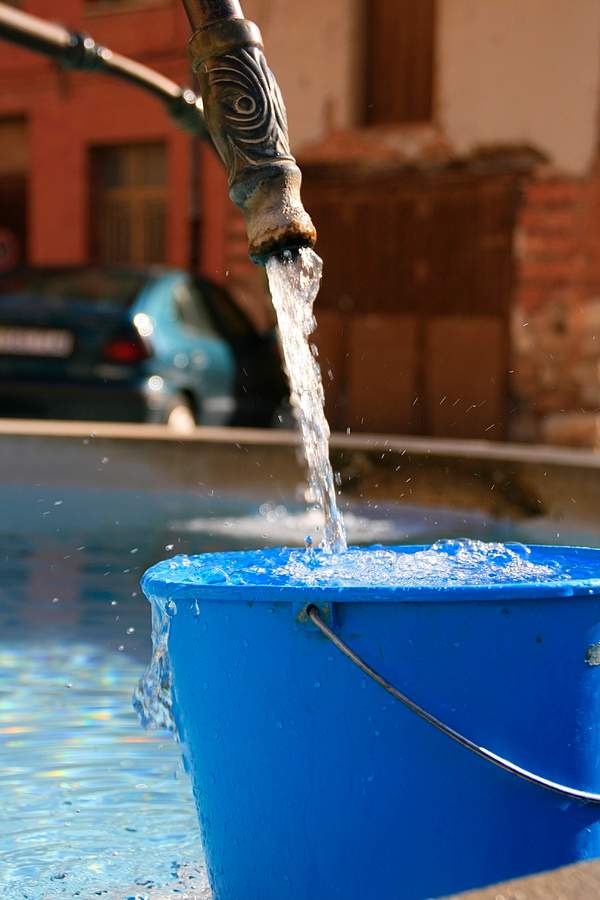 La inventora o inventor del balde debe situarse en los albores de la misma humanidad, cuando el ingenio de los primeros seres pensantes buscó alternativas para guardar el agua y que no se perdiera tan valioso recurso. (pxhere.com)