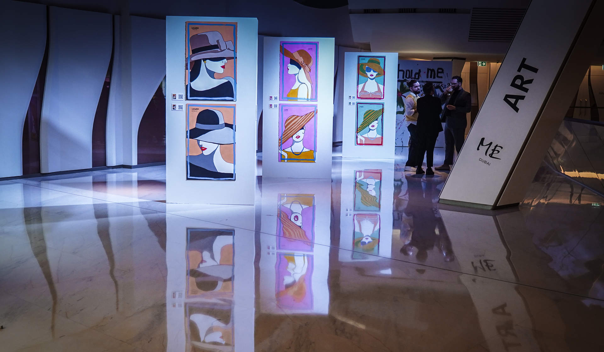 Obras de ChefBurburger en la exhibición de arte. (Cedida)