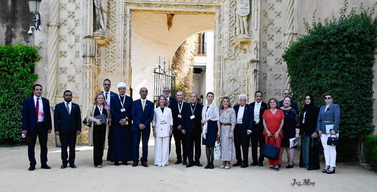 Foto de familia de los parcipantes en la conferencia de Sevilla. (WAM)