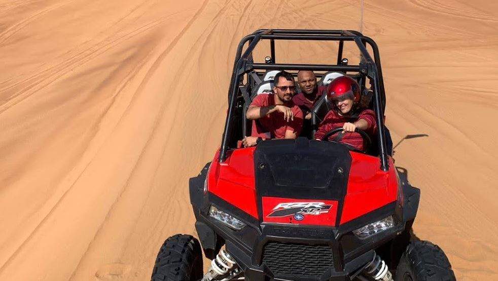 Paseo en buggy en el desierto emiratí. (EL CORREO)