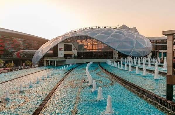Fuentes de Yas Mall, Abu Dhabi