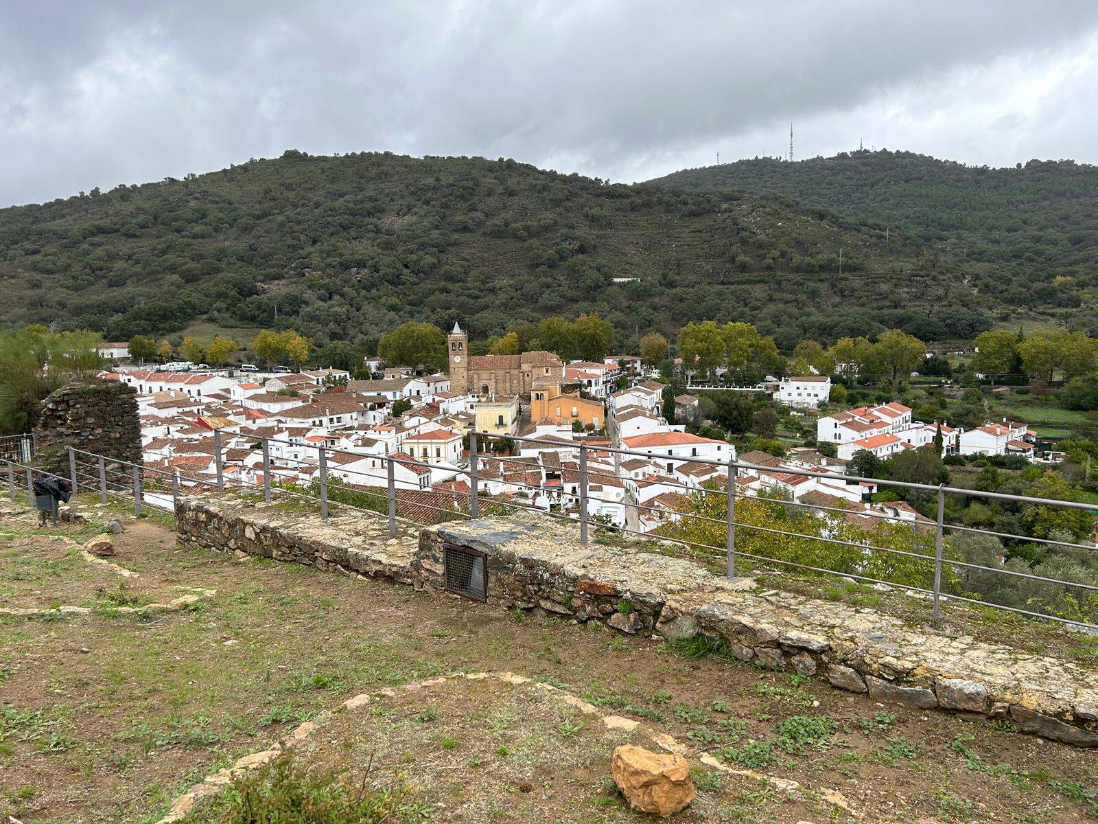 Vista de Almonaster desde la mezquita. (EL CORREO)