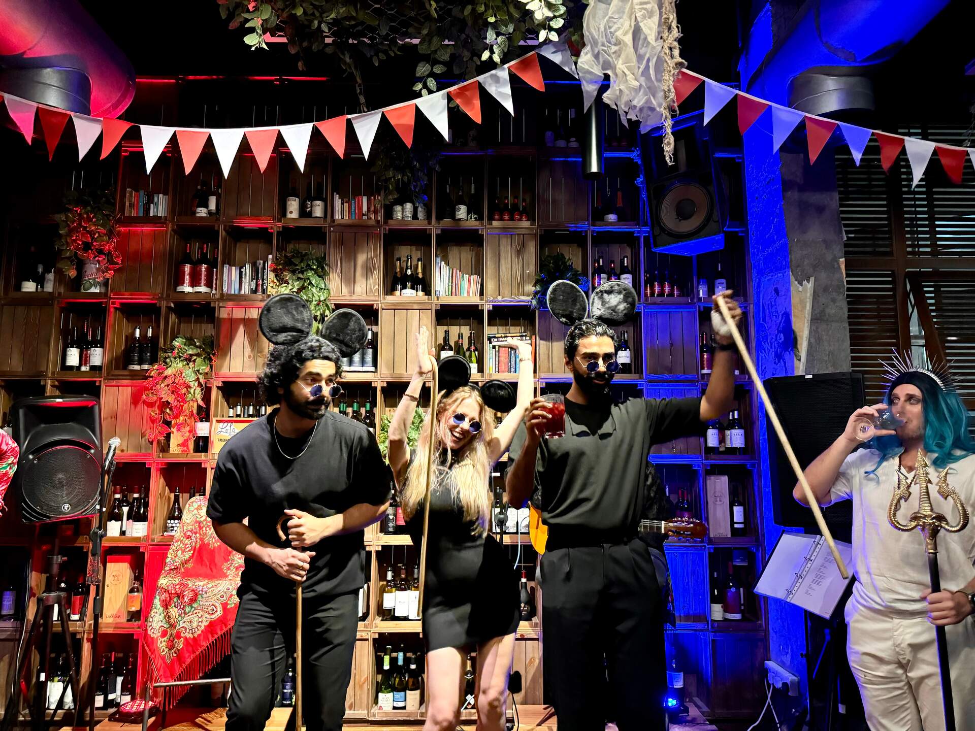 Ambiente en Lola Taberna. (EL CORREO)