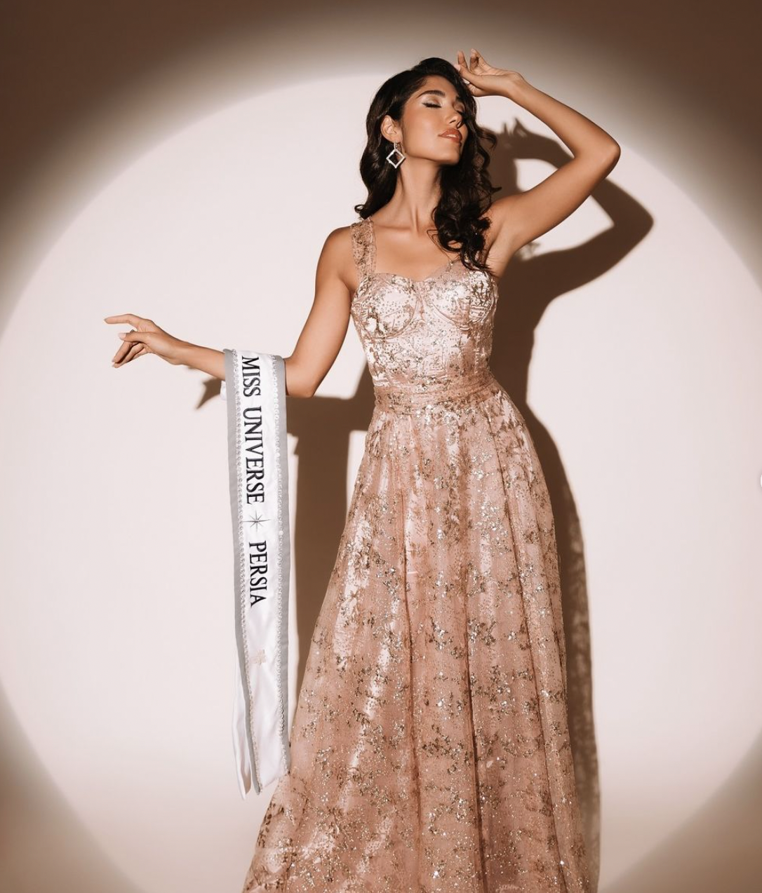 Ava Vahneshan, Persia- Instagram