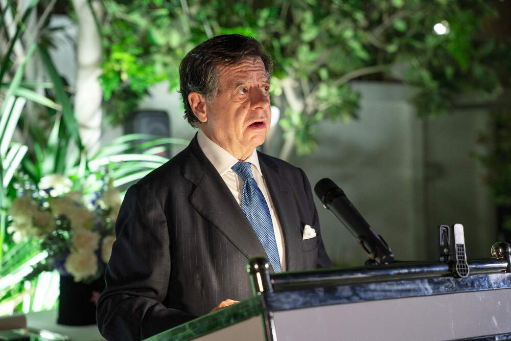 El embajador de España en Emiratos Árabes, Íñigo de Palacio, durante su intervención. (Manaf K. Abbas / EL CORREO)