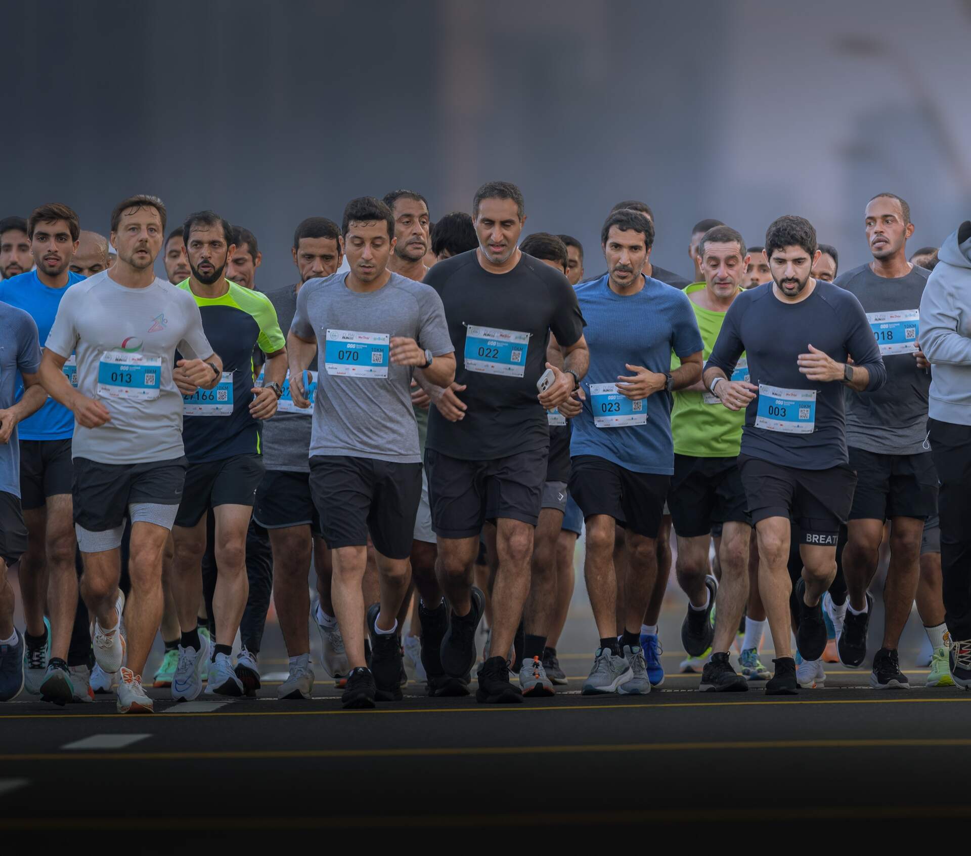 El jeque Hamdan enla línea de salida de la Dubai Run. (X)
