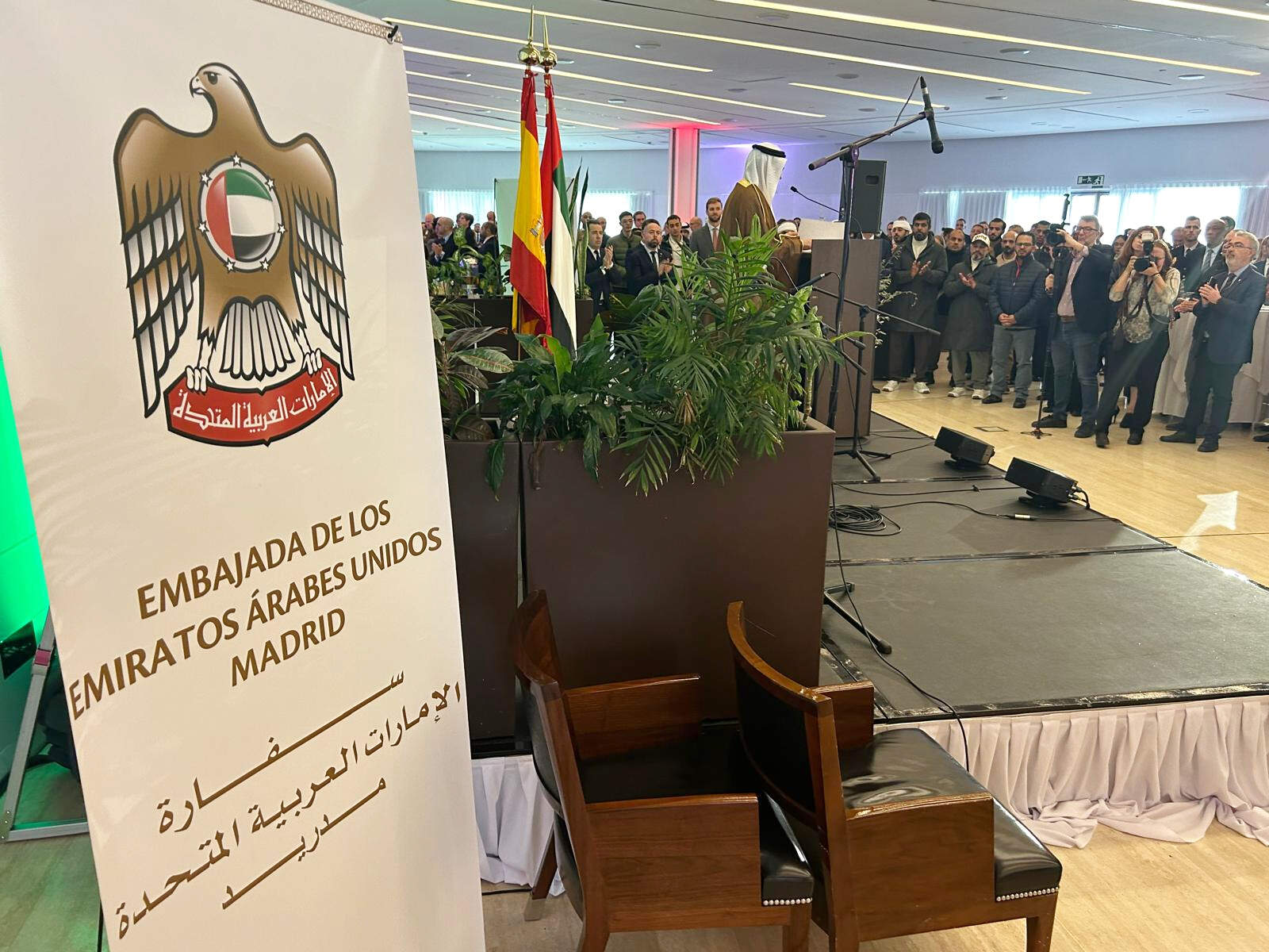 El embajador emiratí en Madrid destaca la creciente relación entre su país y España durante la concurrida celebración del Día Nacional de EAU(2)