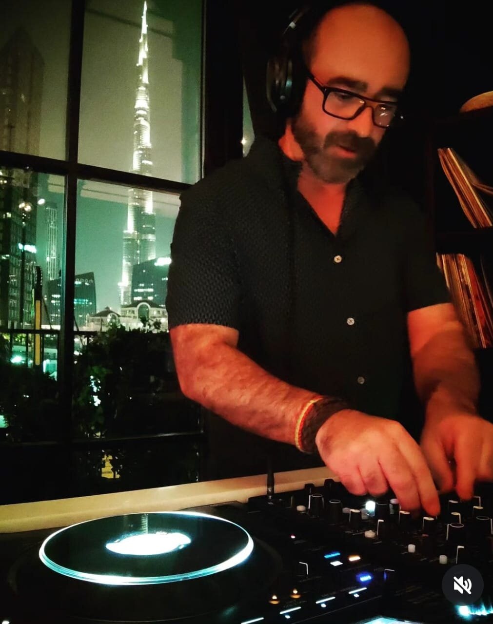 DJ Tomás pincha en las cercanías del Burj Khalifa en Dubai. (Cedida)