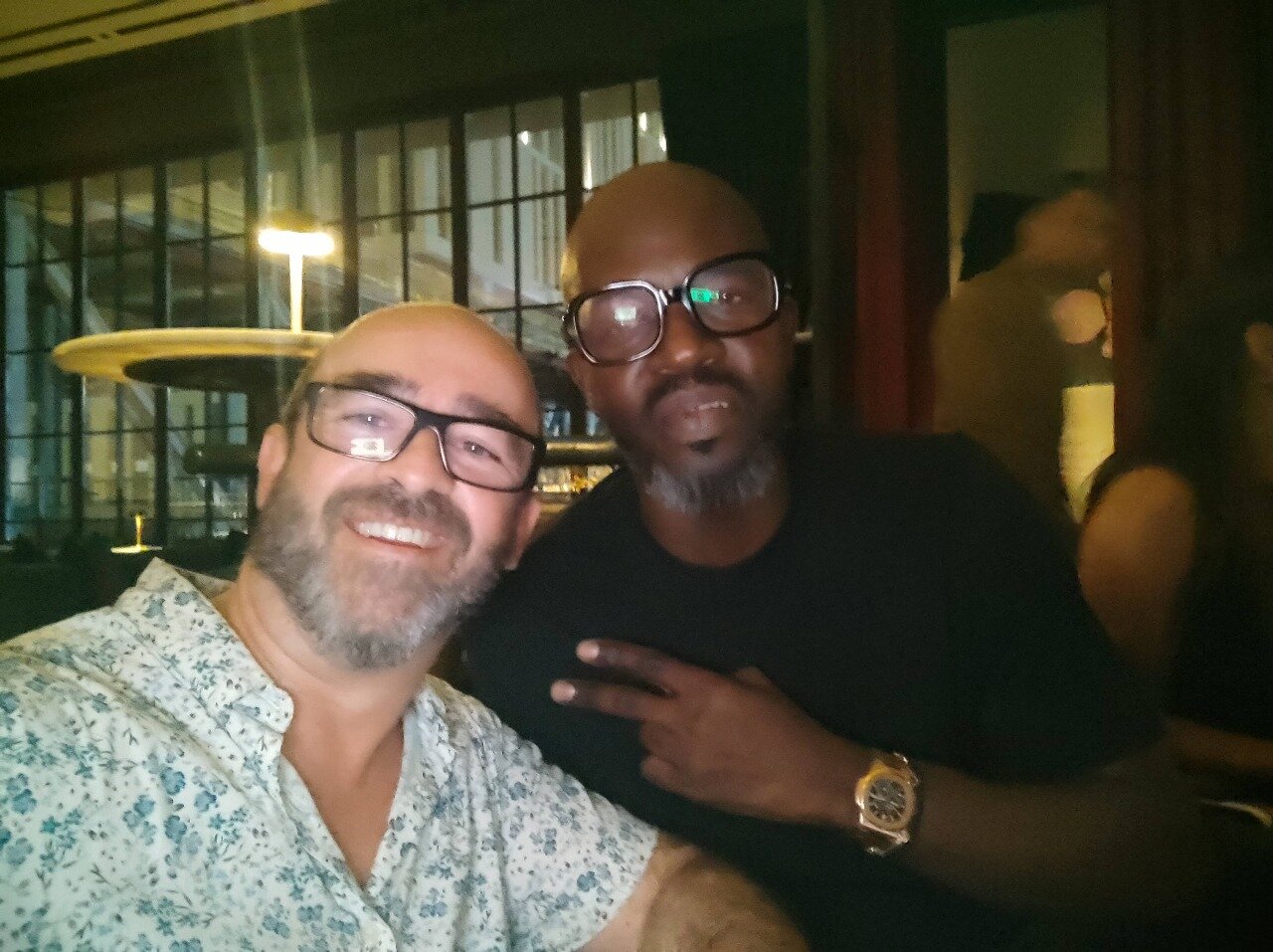 DEJ Tommy junto a Black Coffe. (Cedida)