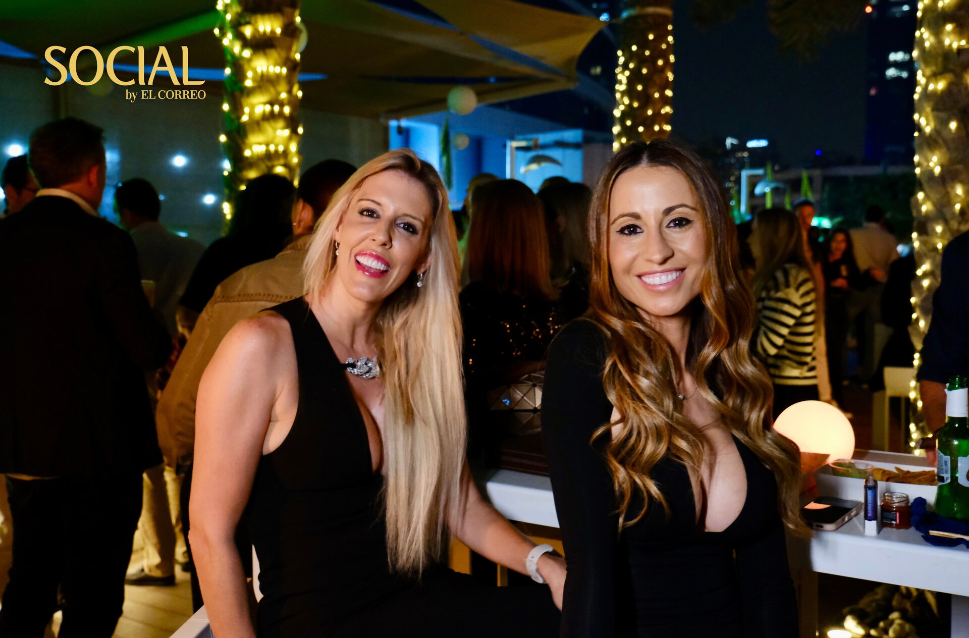 Amigas disfrutando del buen ambiente. (EL CORREO)
