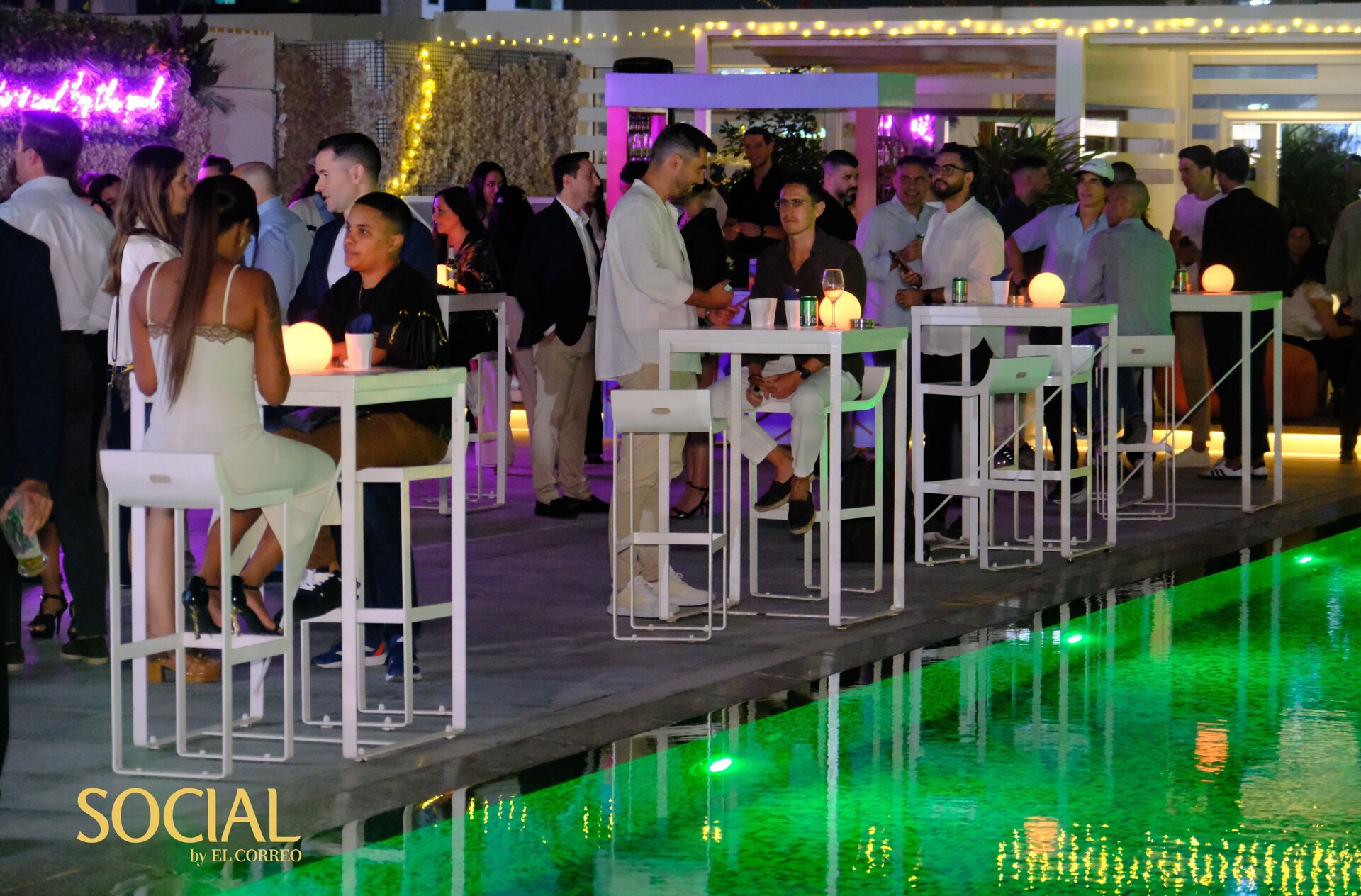 Ambiente en el COCO Lounge Rooftop. (EL CORREO)