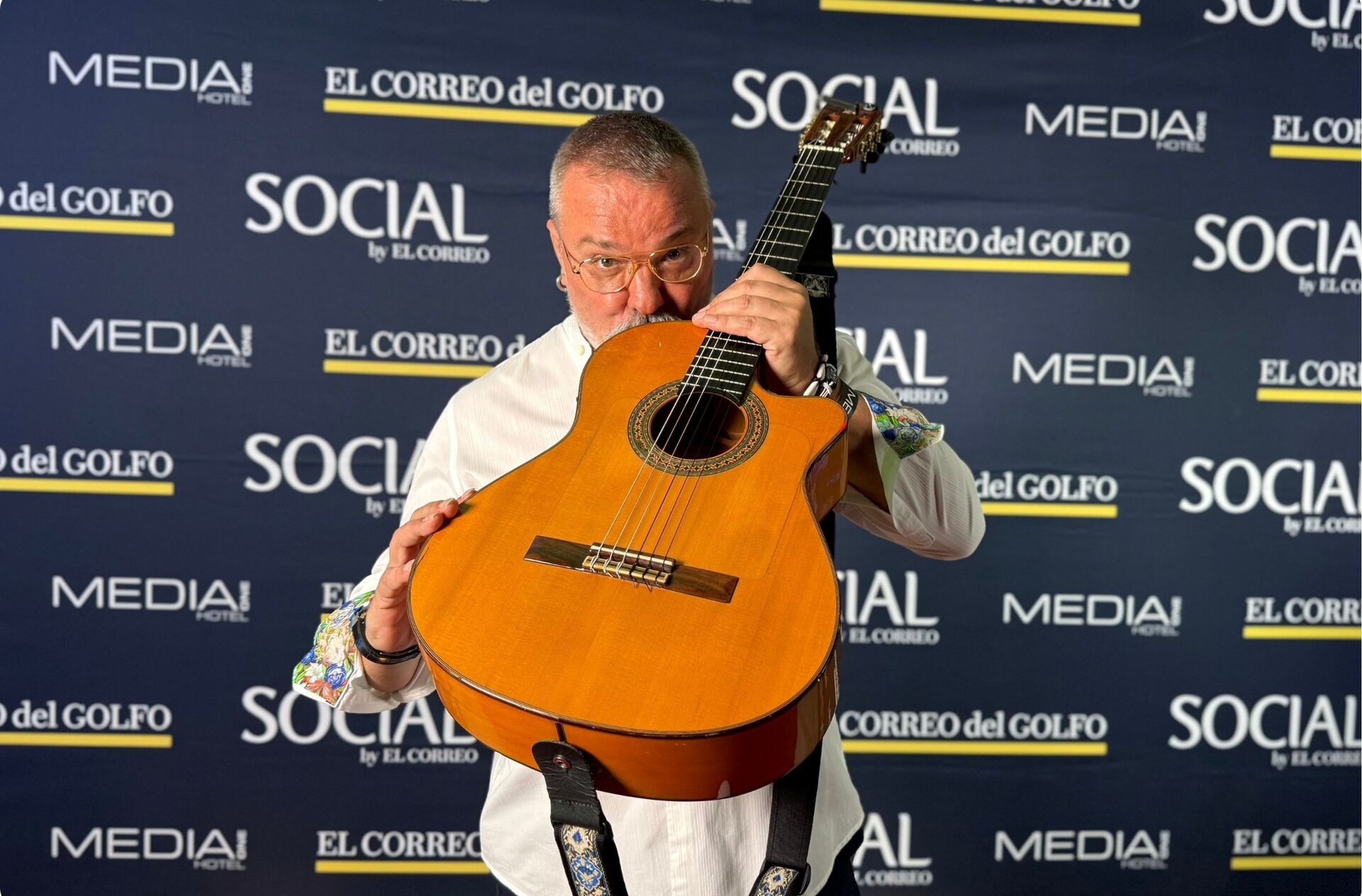 Keco Fontana y su guitarra. (EL CORREO)