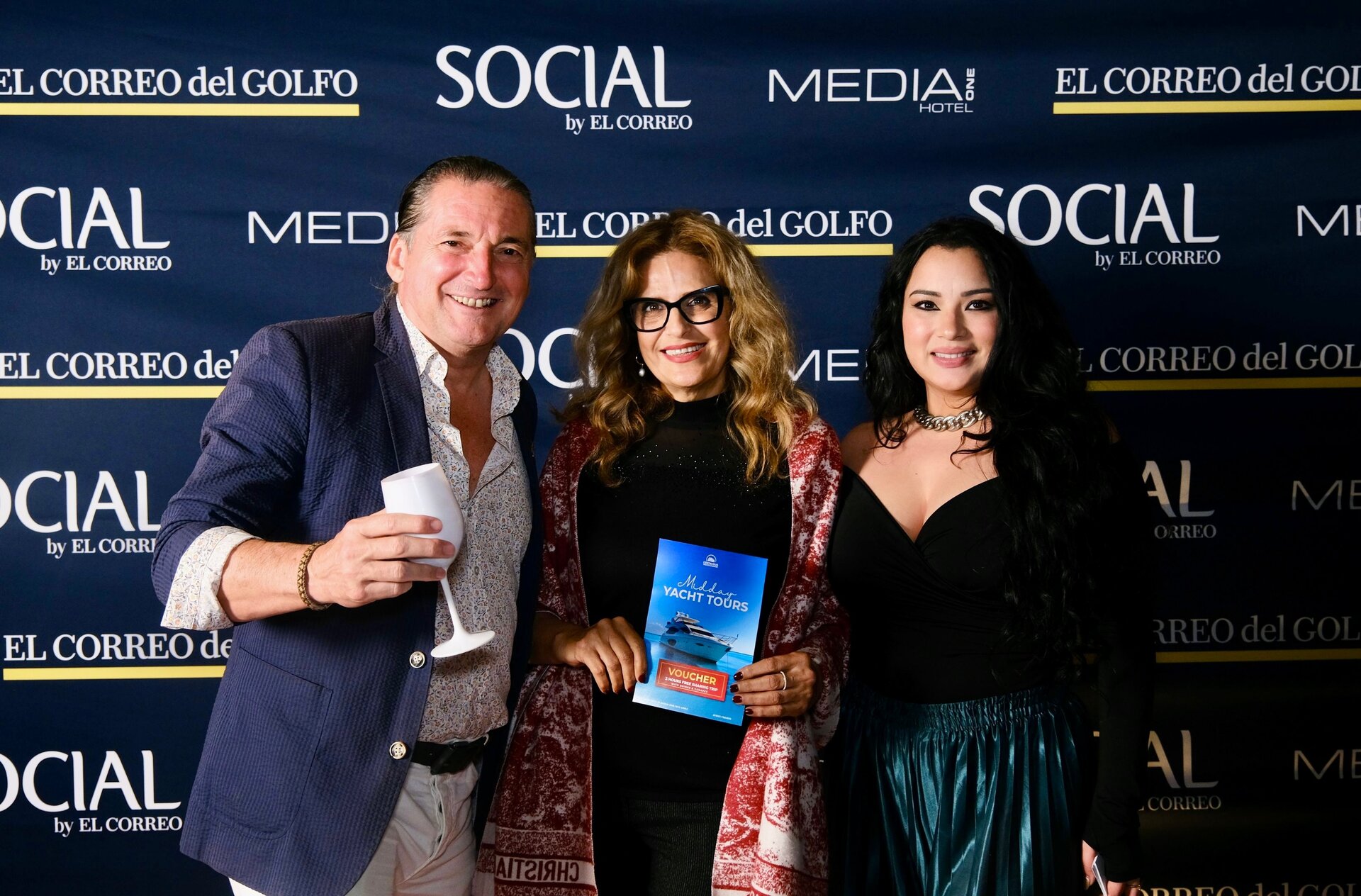 Entrega de premio por parte de Centaurus International. (EL CORREO)