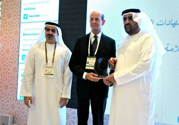 José Ramón Saiz, director de Spanish kits Company, recibe el Premio Halal dentro de la Cumbre Global de la Economía Islámica. (Eva Martín / MyMMerchan)