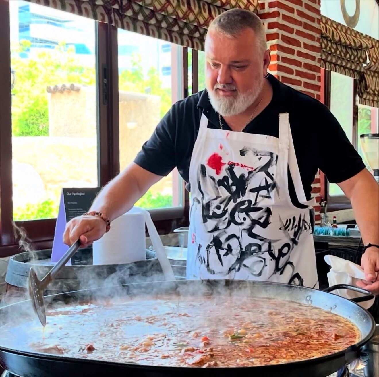 keco Fontana preparando una paella valenciana (Cedida).