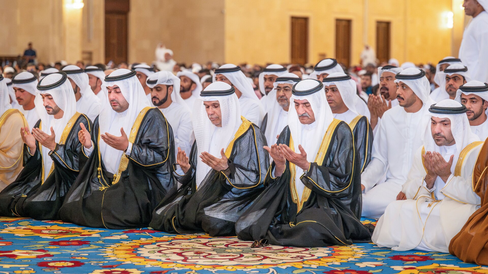 Rezo en el Eid al Adha. (WAM)