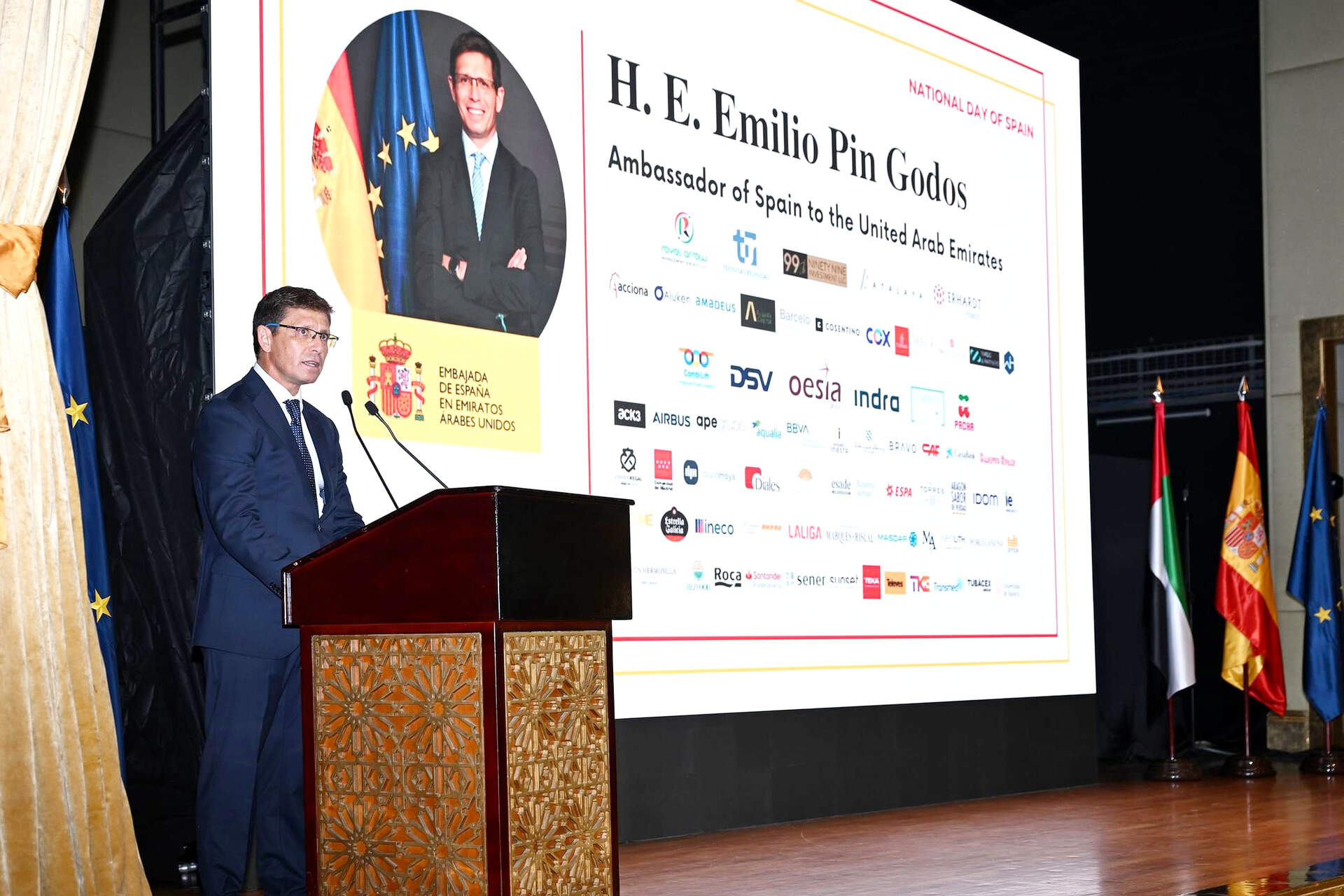 El embajador de España en Emiratos Árabes, Emilio Pin Godos, durante su intervención en la Fiesta Nacional de España 2025 en Abu Dhabi. (WAM)
