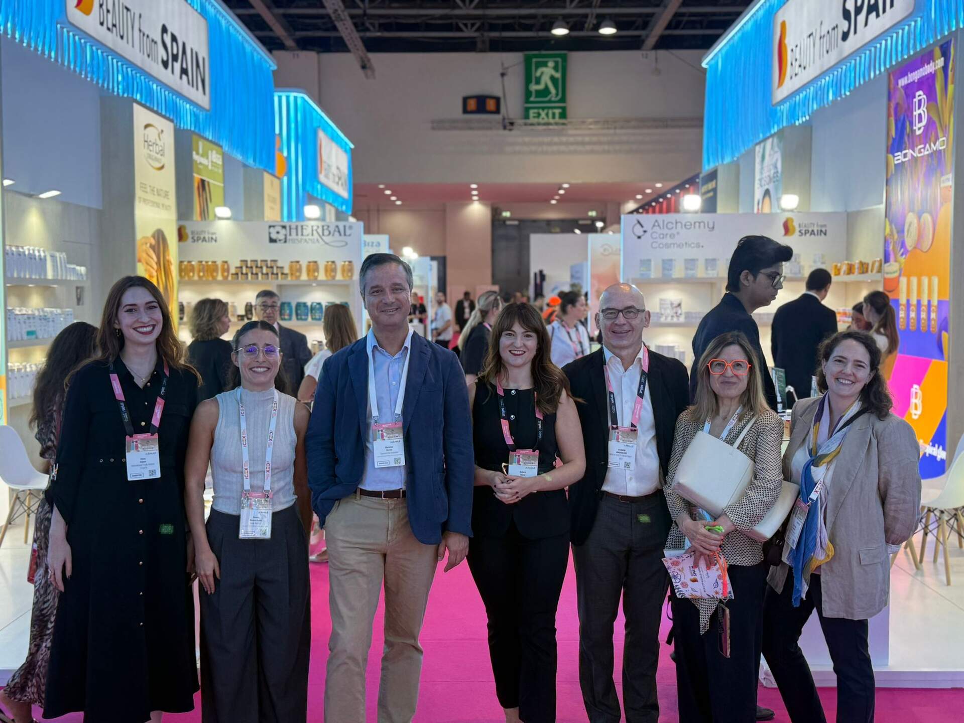 De izquierda a derecha: Alicia Arjona, Técnico de Comercio Exterior de STANPA, Sabela Moreno, Asesora de Comercio Internacional de la Embajada, Christian Garma, Consejero Comercial, de la Embajada, Rebeca Durán, Directora Internacional de STANPA, Alfonso Janeiro, Jefe de Departamento de Complementos de Moda de ICEX, María José Montero y Mercedes Fernández, Analistas de Mercado de la Embajada. (Cedida)