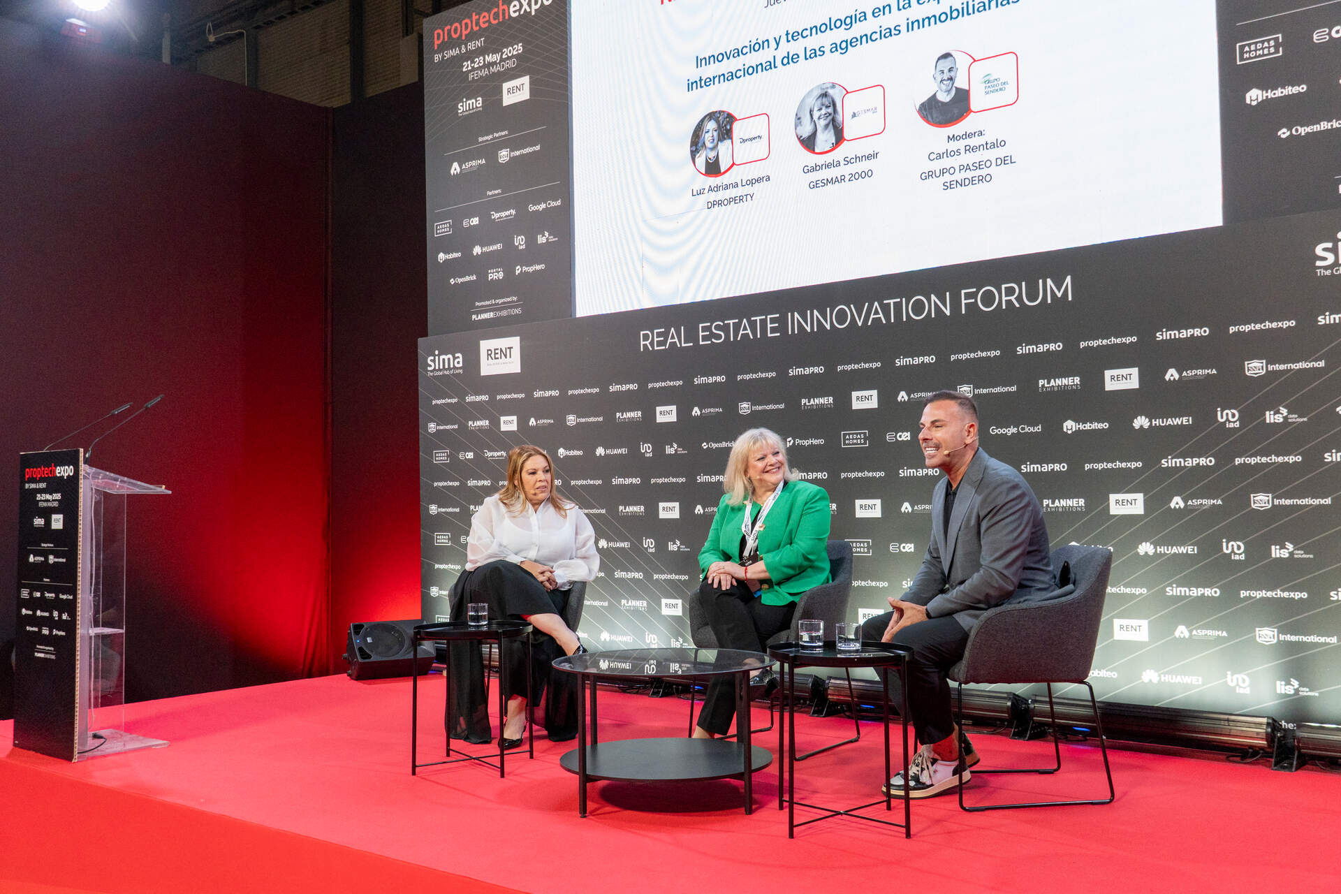 Schneir, durante su participación en un foro inmobiliario como especialista del sector. (Cedida)