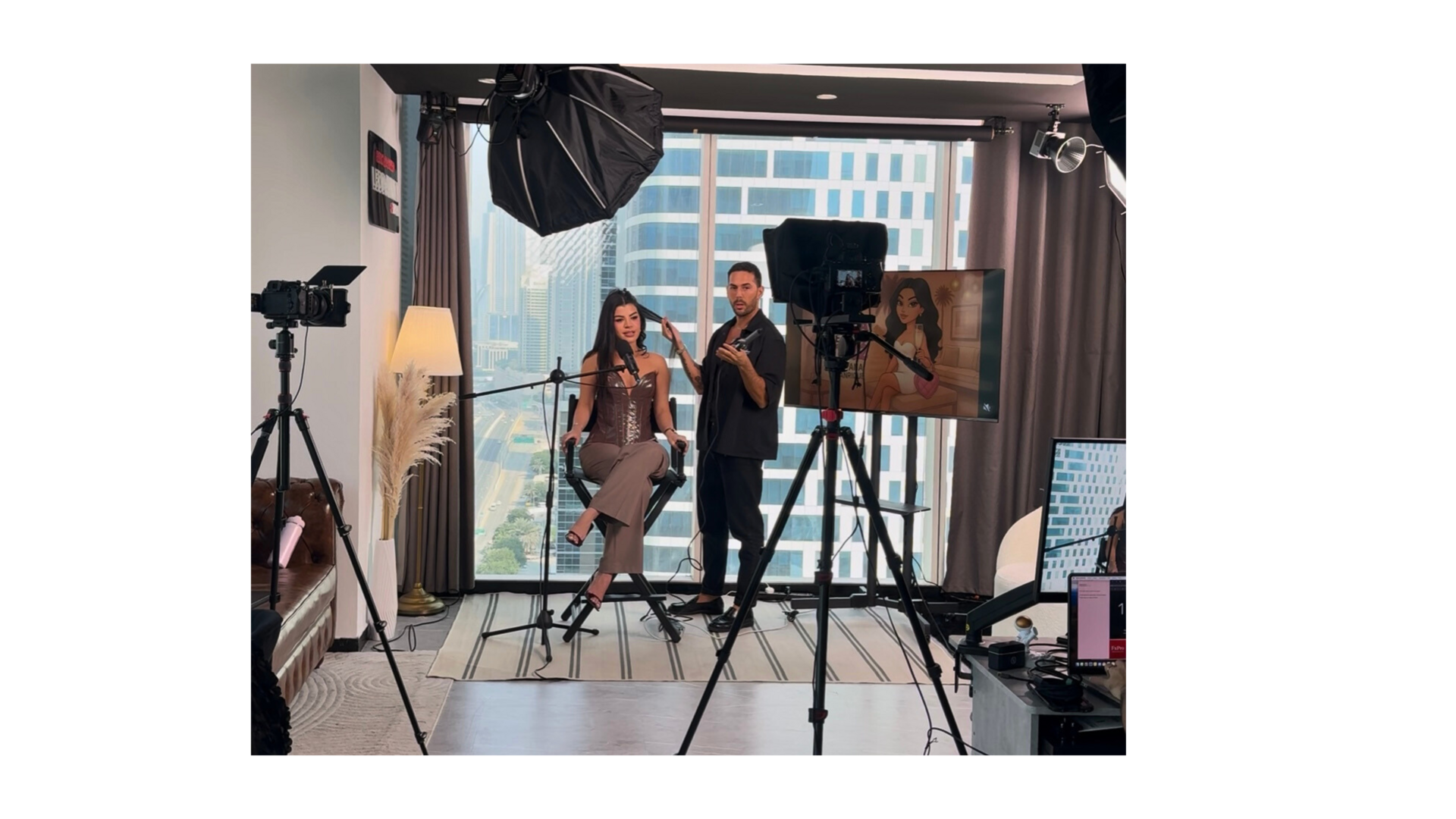 Creadora de contenido realizando su grabación en Leodavinci Media. (Cedida)