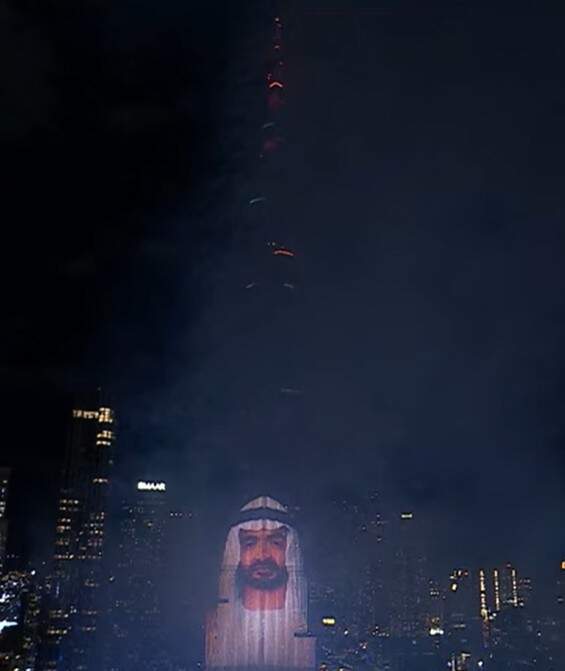 La imagen del presidente EAU en el Burj Khalifa. (Emaar)