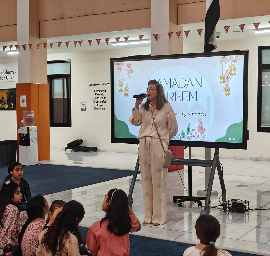 La directora, Eva Sánchez, durante su intervención en el iftar. (Cedida)
