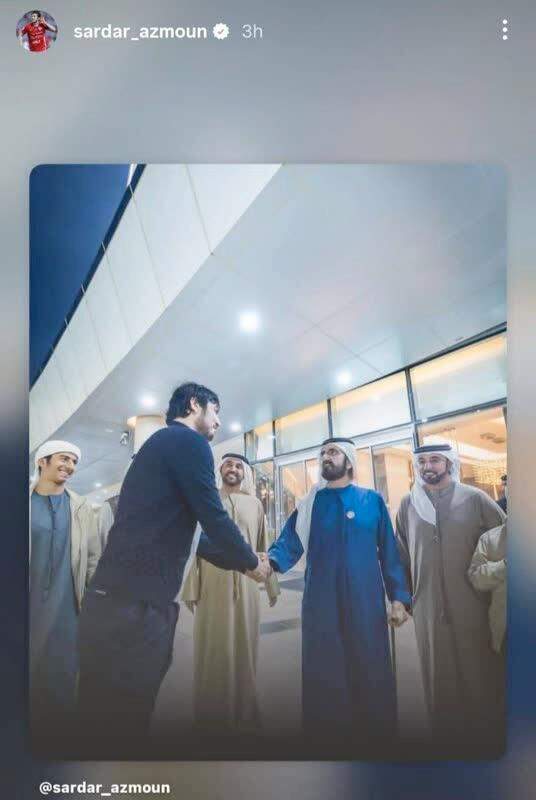 El futbolista iraní y el gobernante de Dubai. (X)