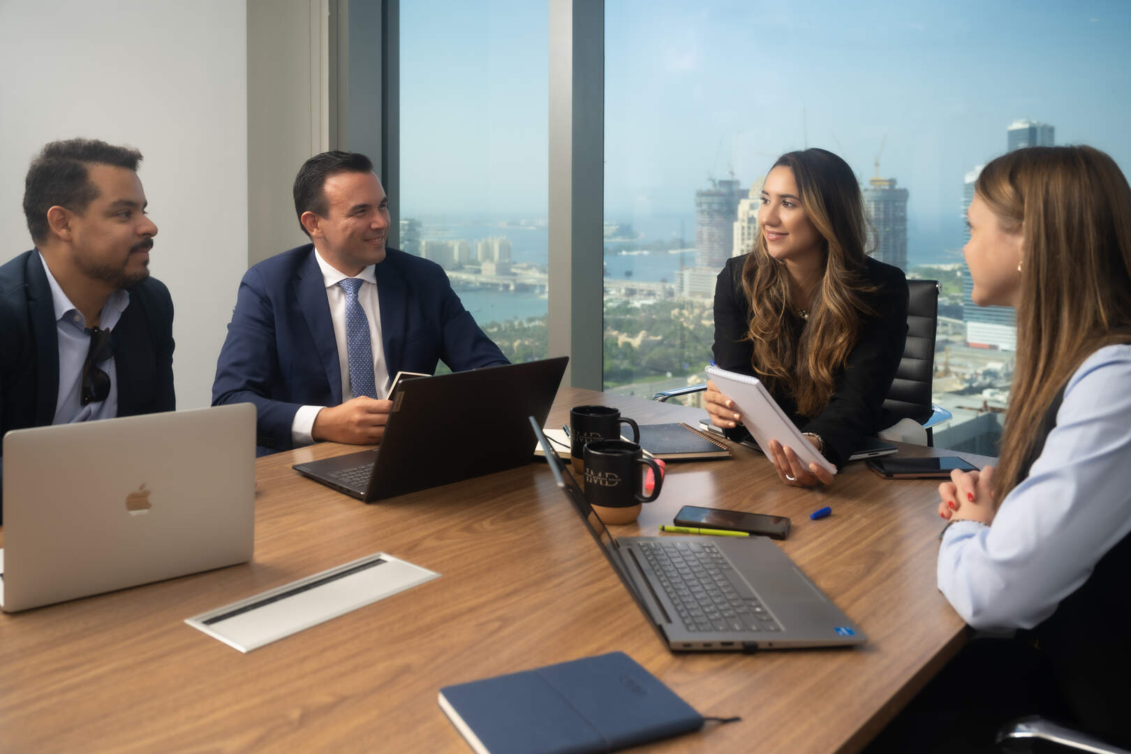 Equipo IMD Consultants y cliente.