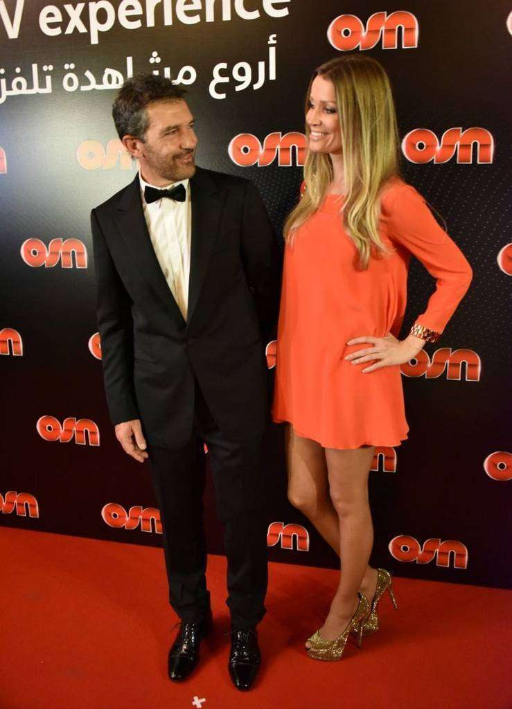 Antonio Banderas con su novia, Nicole Kimpel, durante el acto que ha protagonizado en Dubai. (Albert Sayegh) Antonio Banderas durante el acto que ha protagonizado en Dubai. (Albert Sayegh)