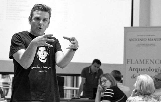 Antonio Manuel Rodríguez interviene en un acto en Granada. (Mariano Ibáñez)