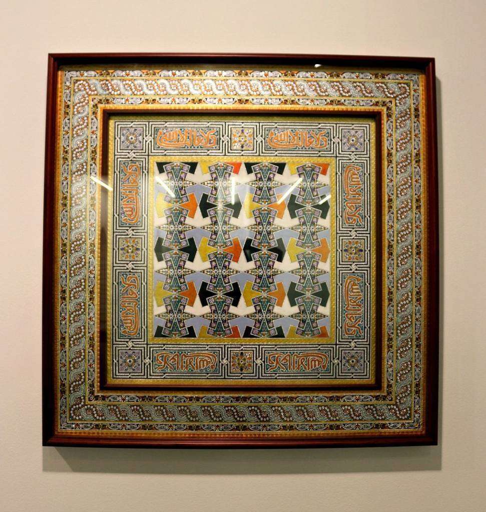 Obra del guadamecí expuesta por el artista cordobés José Carlos Villarejo en el 22 Festival de las Artes Islámicas de Sharjah. (EL CORREO)