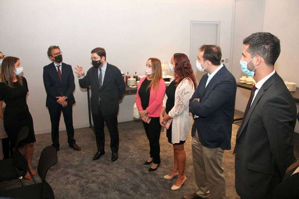 Los profesores atienden a las palabras del secretario de Estado de España Global durante el acto de constitución de la nueva asociación. (EL CORREO) Los profesores atienden a las palabras del secretario de Estado de España Global durante el acto de constitución de la nueva asociación. (EL CORREO)