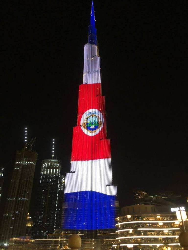 El Burj Khalifa iluminado con los colores de Costa Rica. (Navid Blanco) El Burj Khalifa iluminado con los colores de Costa Rica. (Navid Blanco)