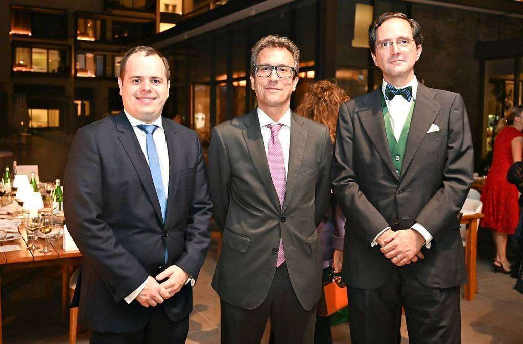 De izquierda a derecha, Albert Jové, Antonio álvarez Barthe y Emilio Contreras. (EL CORREO)