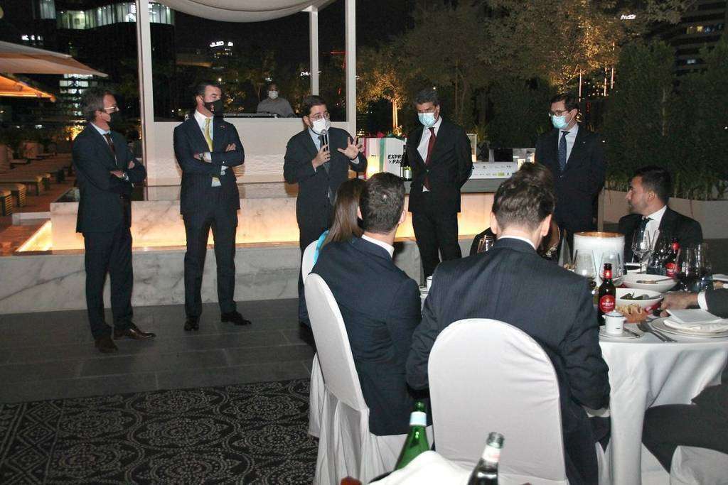 El secretario de Estado de España Global, Manuel Muñiz, se dirige a los asistentes a la cena de Navidad del SBC. (EL CORREO)