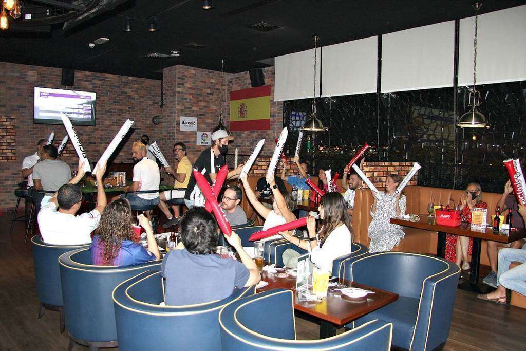 Máximo ambiente en Champs Sport Bar para vivir el partido entre Barcelona y Real Madrid en Dubai. (EL CORREO) Máximo ambiente en Champs Sport Bar para vivir el partido entre Barcelona y Real Madrid en Dubai. (EL CORREO)