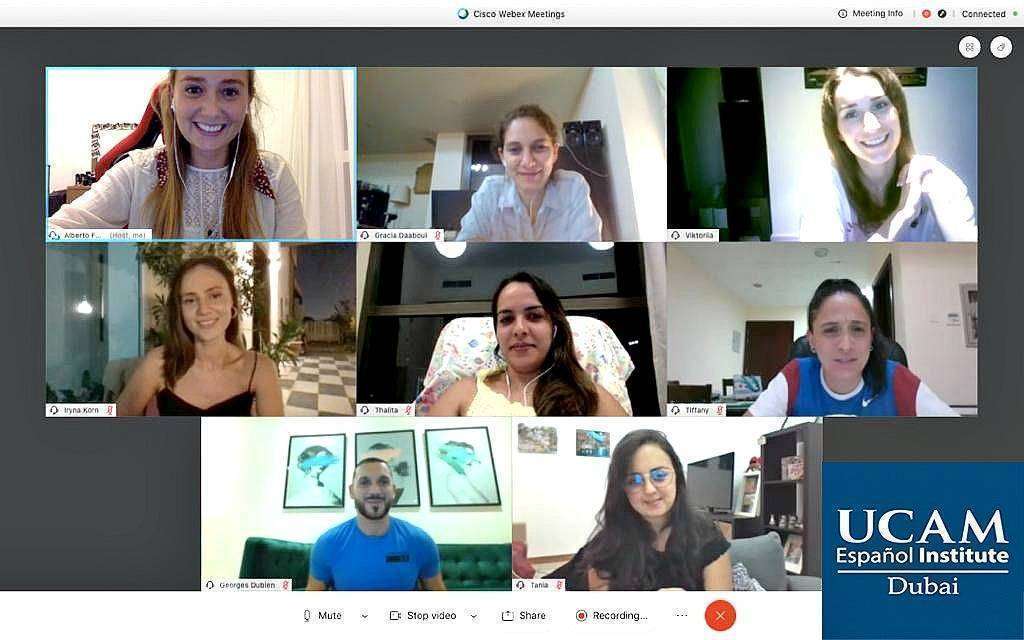 Alumnos, durante las clases online de español en UCAM Dubai. (EL CORREO)