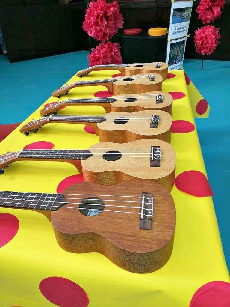 Una decoración cien por cien española presidía este 12 de octubre a la The Spanish School of Abu Dhabi. (Cedida)