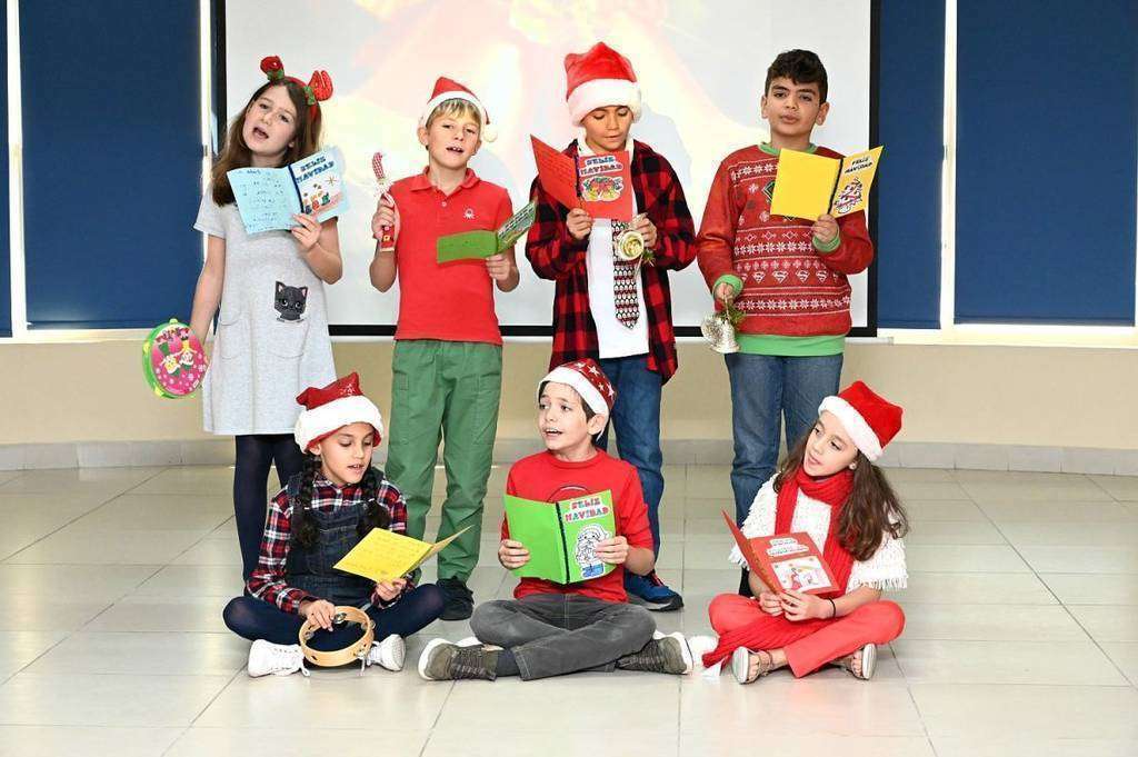 Alumnos de 'El Cole' durante el acto de Navidad en Dubai. (EL CORREO) Alumnos de 'El Cole' durante el acto de Navidad en Dubai. (EL CORREO)