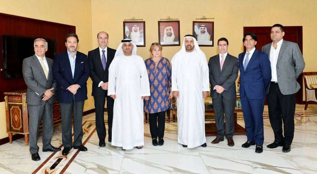 Foto de familia del encuentro del embajador de Colombia y miembros de la Cámara de Comercio de Bogotá con altos representantes de la Cámara de Comercio de Abu Dhabi. (Cedida)