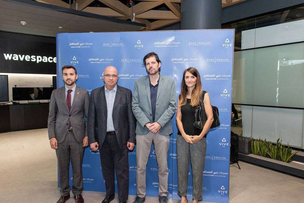  De izquierda a derecha, Samir Taha, analista de mercado; Román Contreras, asesor de comercio internacional; Joaquín Ruipérez, CEO de Estudiofuture; y Julieta Casanova, agregada comercial de España en Emiratos Árabes. (Cedida)
