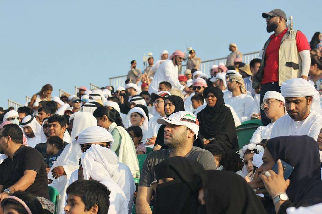 Residentes en Emiratos de mayoría árabe presencian un espectáculo en Al Marjan Island. (EL CORREO)