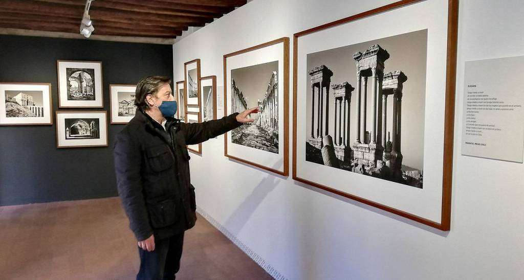 Exposición de Pío Cabanillas 'Siria eterna' en la sede de Casa Árabe en Córdoba. (EL CORREO)