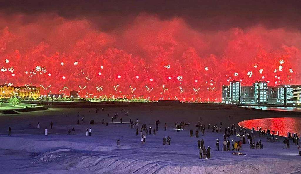 El horizonte impregnado de un rojo intenso en la isla de Marjam en Ras Al Khaimah. (EL CORREO) El horizonte impregnado de un rojo intenso en la isla de Marjam en Ras Al Khaimah. (EL CORREO)